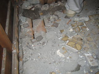 住宅介護用リフォームトイレ内部の解体